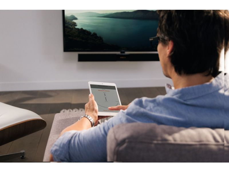 Vogels NEXT 8375 elektrisch schwenkbare TV Wandhalterung gesteuert mit app