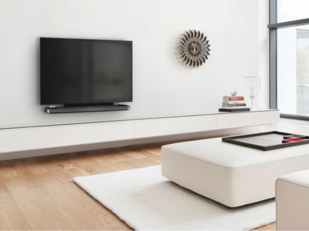 Vogels NEXT 7505 flache TV Wandhalterung für LG Signature, schwarz Heimkino