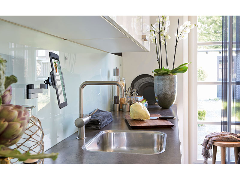 Vogels TMS 1030 Universal Tablet Wandhalterung mit Schwenkarm Wohnzimmer Vogels TMS 1030 Universal Tablet Wandhalterung mit Schwenkarm Wohnzimmer