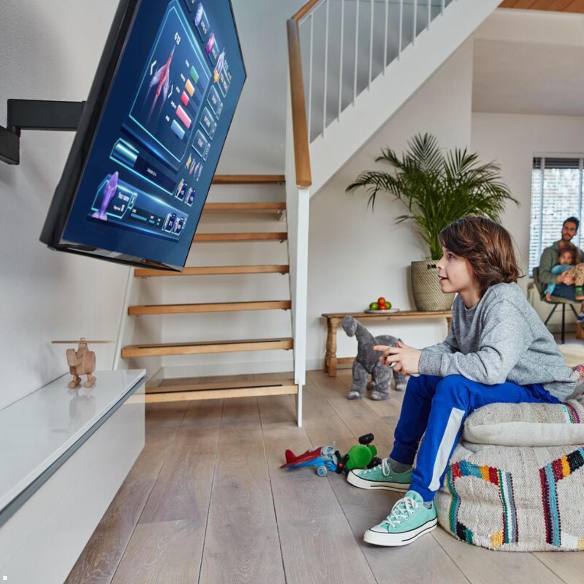 Vogels COMFORT TVM 3465 schwenkbare OLED TV Wandhalterung 32-65 Zoll, Anwendungsbeispiel Vogels COMFORT TVM 3465 schwenkbare OLED TV Wandhalterung 32-65 Zoll, Anwendungsbeispiel