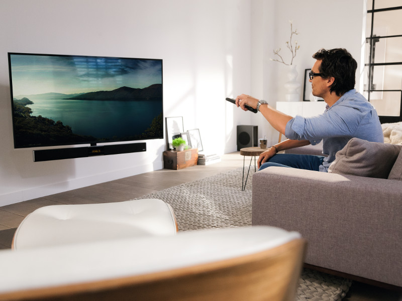 Vogels SoundMount NEXT 8365 schwenkbare TV Wandhalterung Beispiel