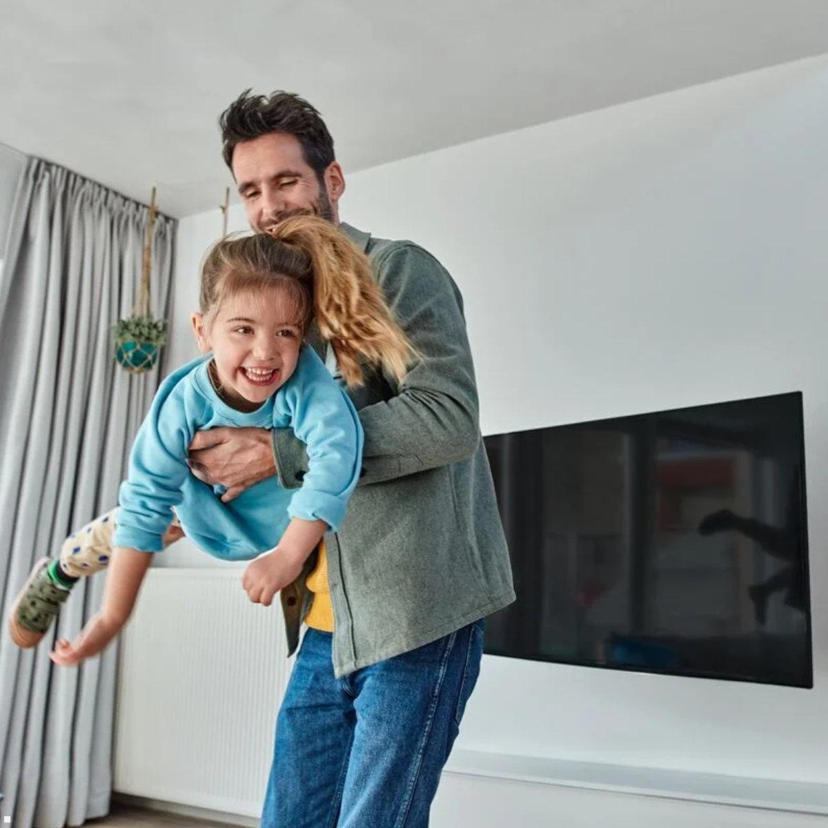 Vogels COMFORT TVM 3645W schwenkbare TV Wandhalterung 40-77 Zoll, weiß, Anwendungsbeispiel Vogels COMFORT TVM 3645W schwenkbare TV Wandhalterung 40-77 Zoll, weiß, Anwendungsbeispiel