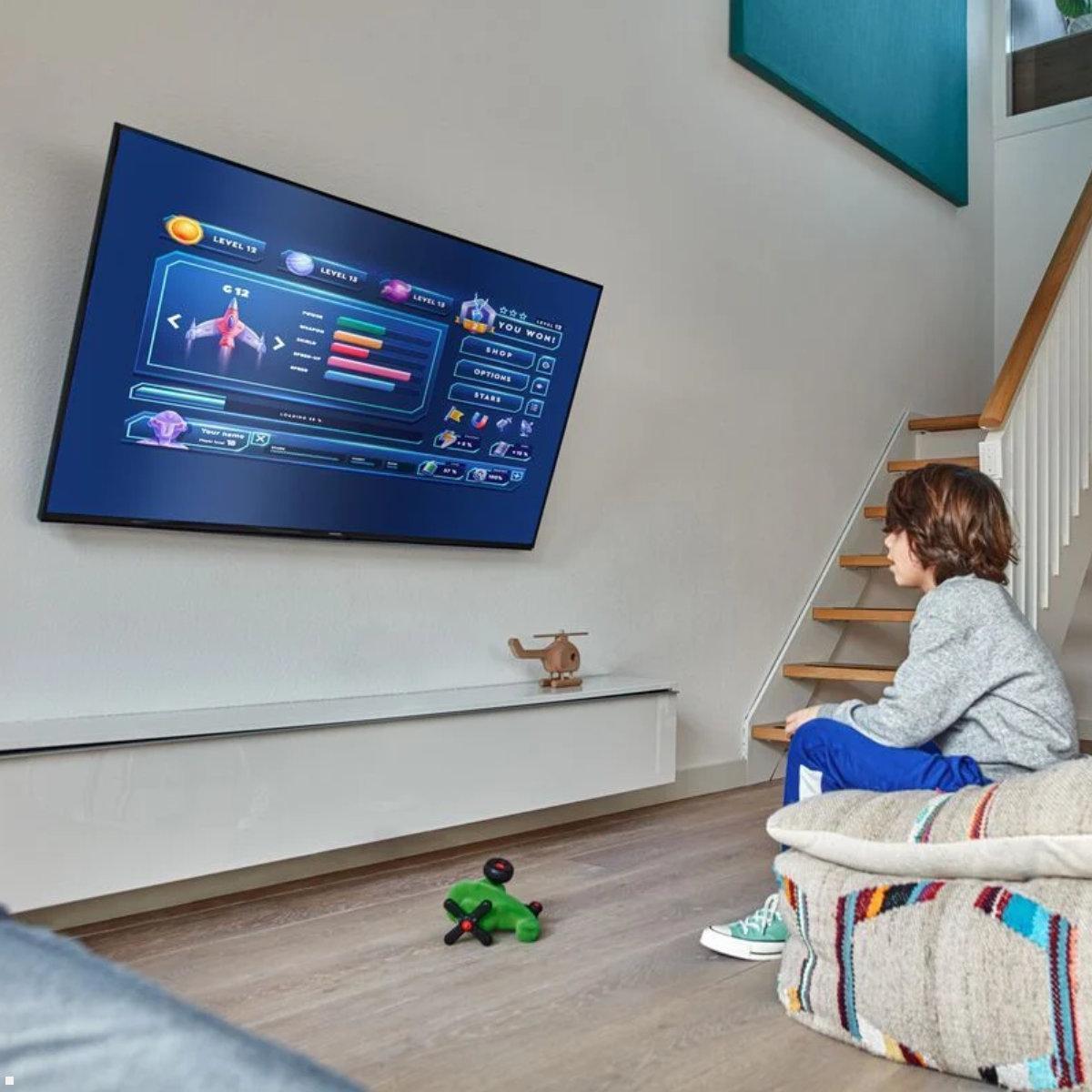 Vogels COMFORT TVM 3415 neigbare TV Wandhalterung 32-65 Zoll, schwarz, Anwendungsbeispiel Vogels COMFORT TVM 3415 neigbare TV Wandhalterung 32-65 Zoll, schwarz, Anwendungsbeispiel