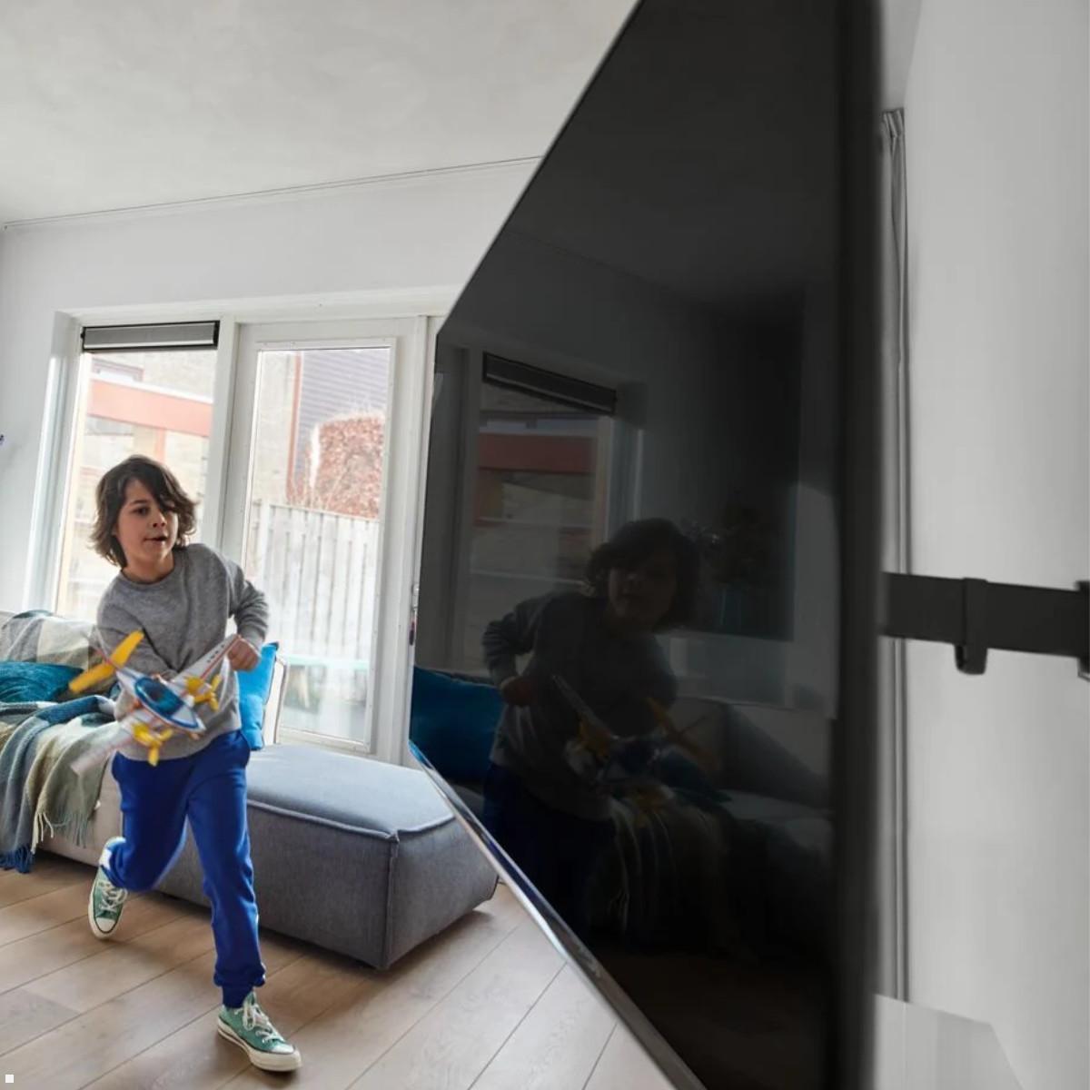 Vogels COMFORT TVM 3425 schwenkbare TV Wandhalterung 32-65 Zoll, schwarz, Anwendungsbeispiel Vogels COMFORT TVM 3425 schwenkbare TV Wandhalterung 32-65 Zoll, schwarz, Anwendungsbeispiel