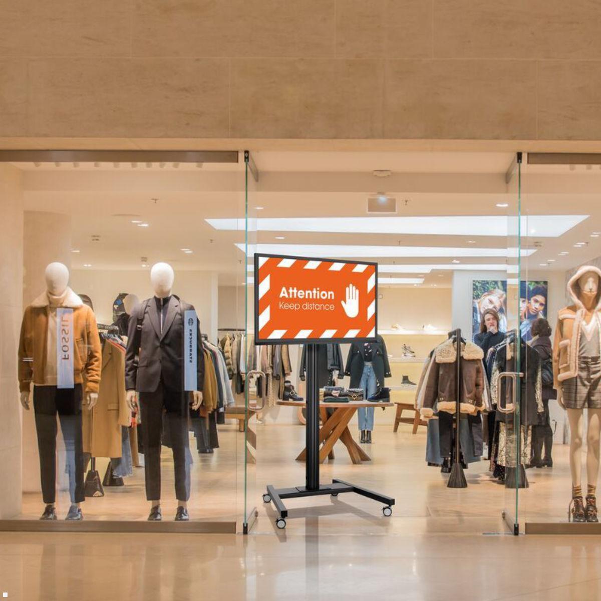 Vogels F1844B TV Ständer bis 65 Zoll, neigbar, schwarz, Anwendungsbeispiel Vogels F1844B TV Ständer bis 65 Zoll, neigbar, schwarz, Anwendungsbeispiel